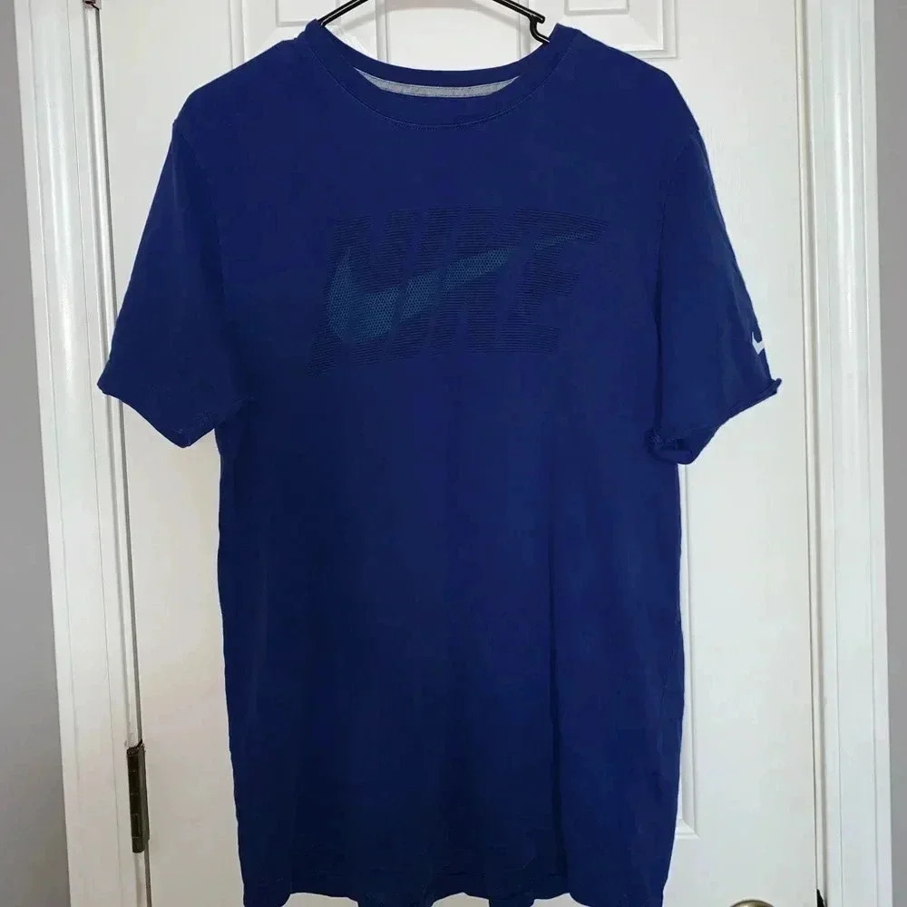 🧾 Nike Tee